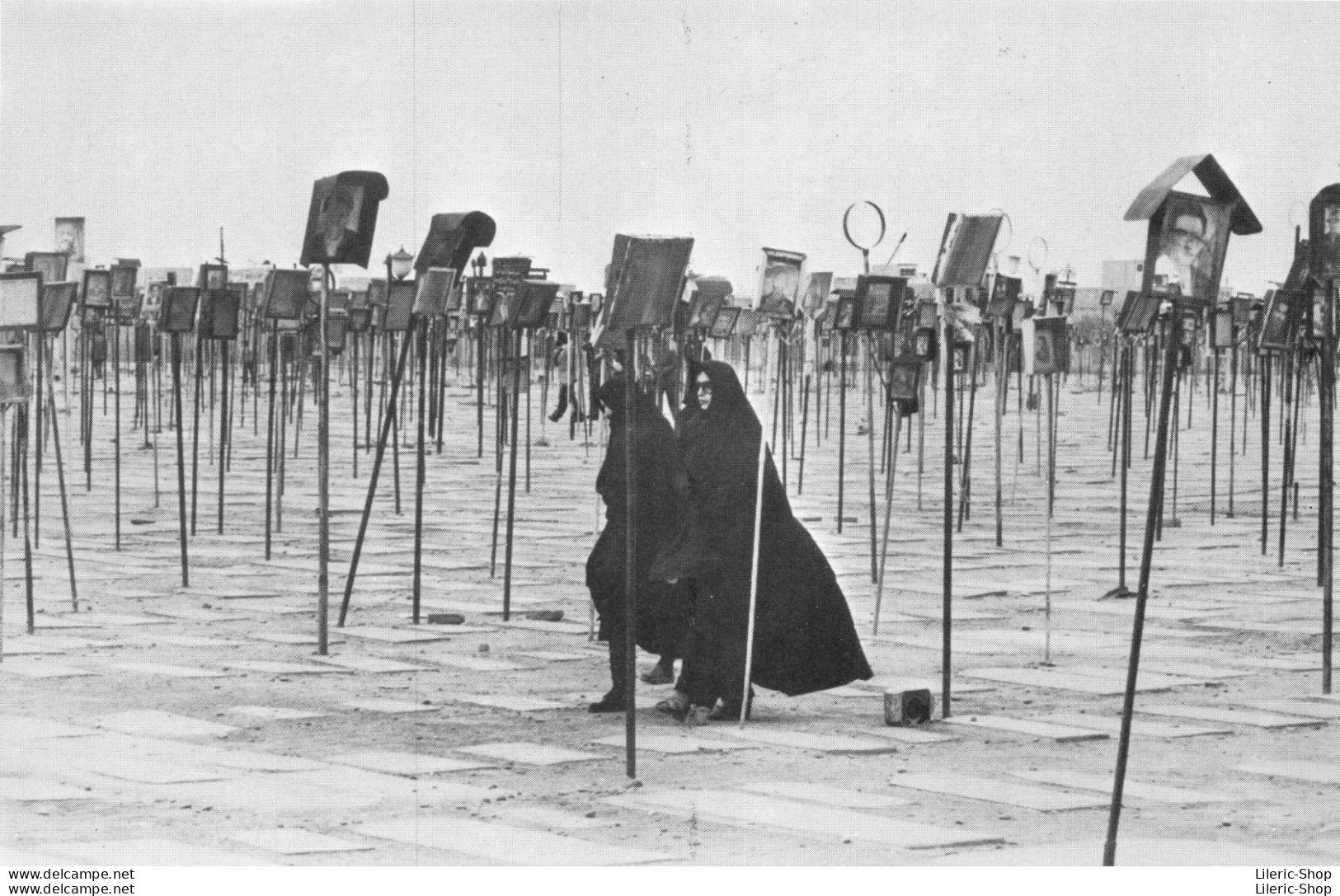 SYGMA PHOTOGRAPHE DE GUERRE CHRISTINE SPENGLER - LA FEMME EN IRAN - Cimetière Des Martyrs CPM  1979 - Other & Unclassified