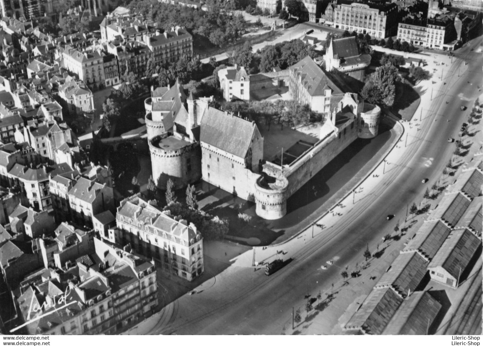 NANTES (L.-Inf.)   Le Château. Vue Aérienne Cpsm GF 1956 - Nantes