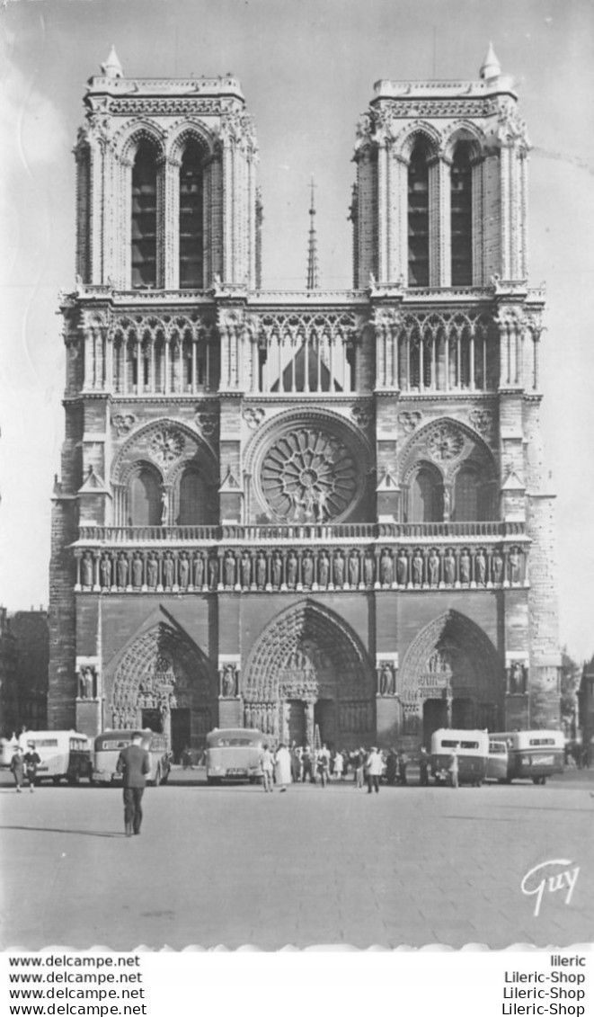 75 / Paris Et Ses Merveilles - Autocars - Façade De La Cathédrale Notre-Dame En 1951 - Éd. D'art Guy - Notre Dame De Paris