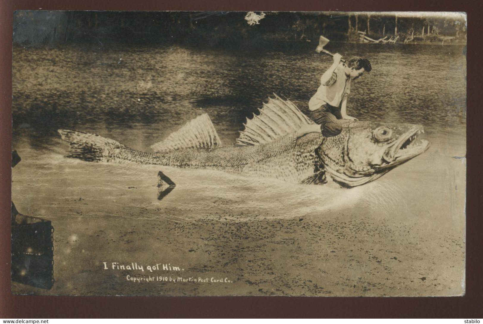 SURREALISME - HOMME SUR UN POISSON GEANT - Autres & Non Classés