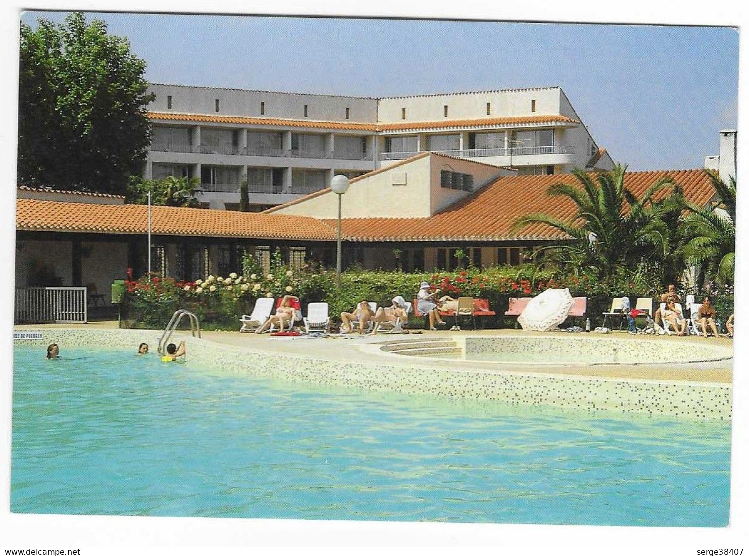 Alenya - Village De Vacances Du Mas Blanc - La Piscine Et L'Hôtel.- N°7767 # 2-24/8 - Autres & Non Classés