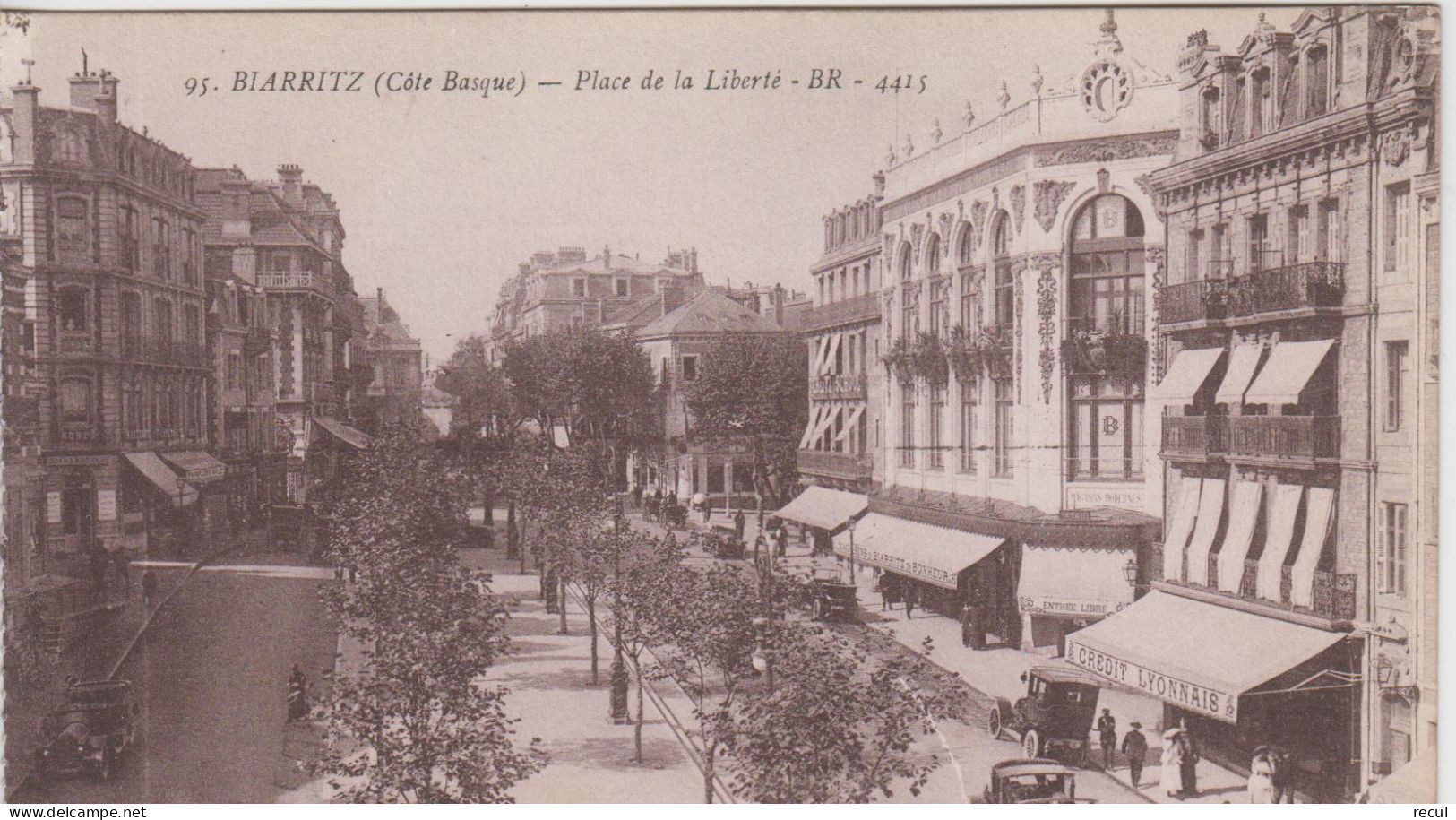 PYRENEES  ATLANTIQUES - 95 - BIARRITZ - Place De La Liberté - Salies De Bearn