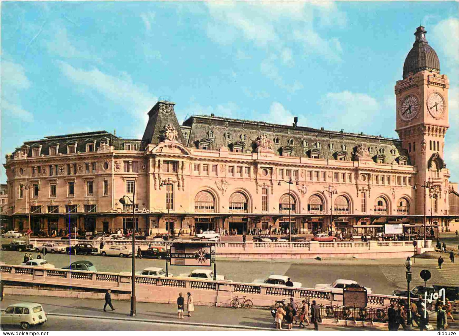 Trains - Gares Sans Trains - Paris - La Gare De Lyon - Automobiles - CPM - Voir Scans Recto-Verso - Gares - Sans Trains