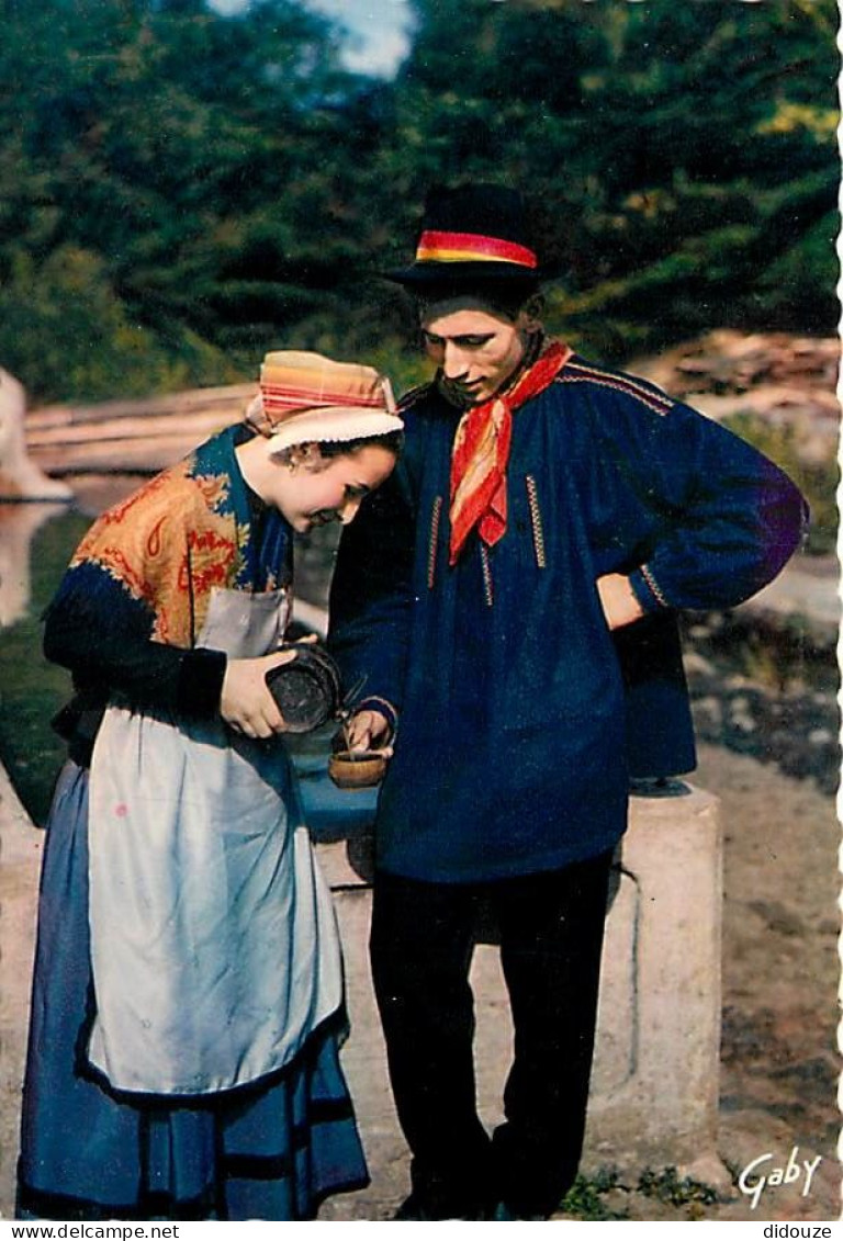 Folklore - Auvergne - Groupe Folklorique La Bourrée De Saint Flour Clermont-Ferrand - Ah ! Quel Bon Vin, Ce Corent D'Auv - Costumes