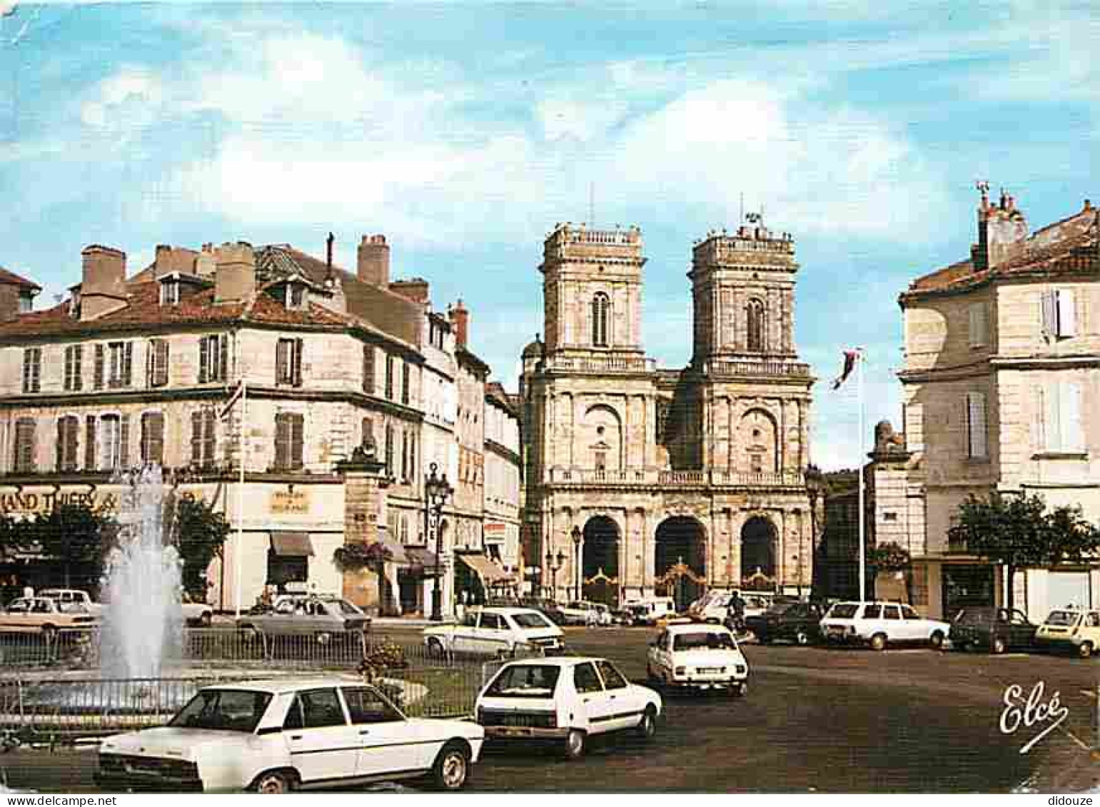 Automobiles - Auch - La Place De La Cathédrale - CPM - Voir Scans Recto-Verso - Voitures De Tourisme