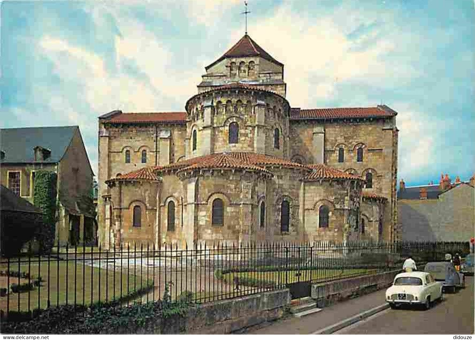 Automobiles - Nevers - L'Eglise Saint Etienne - Carte Neuve - CPM - Voir Scans Recto-Verso - Voitures De Tourisme