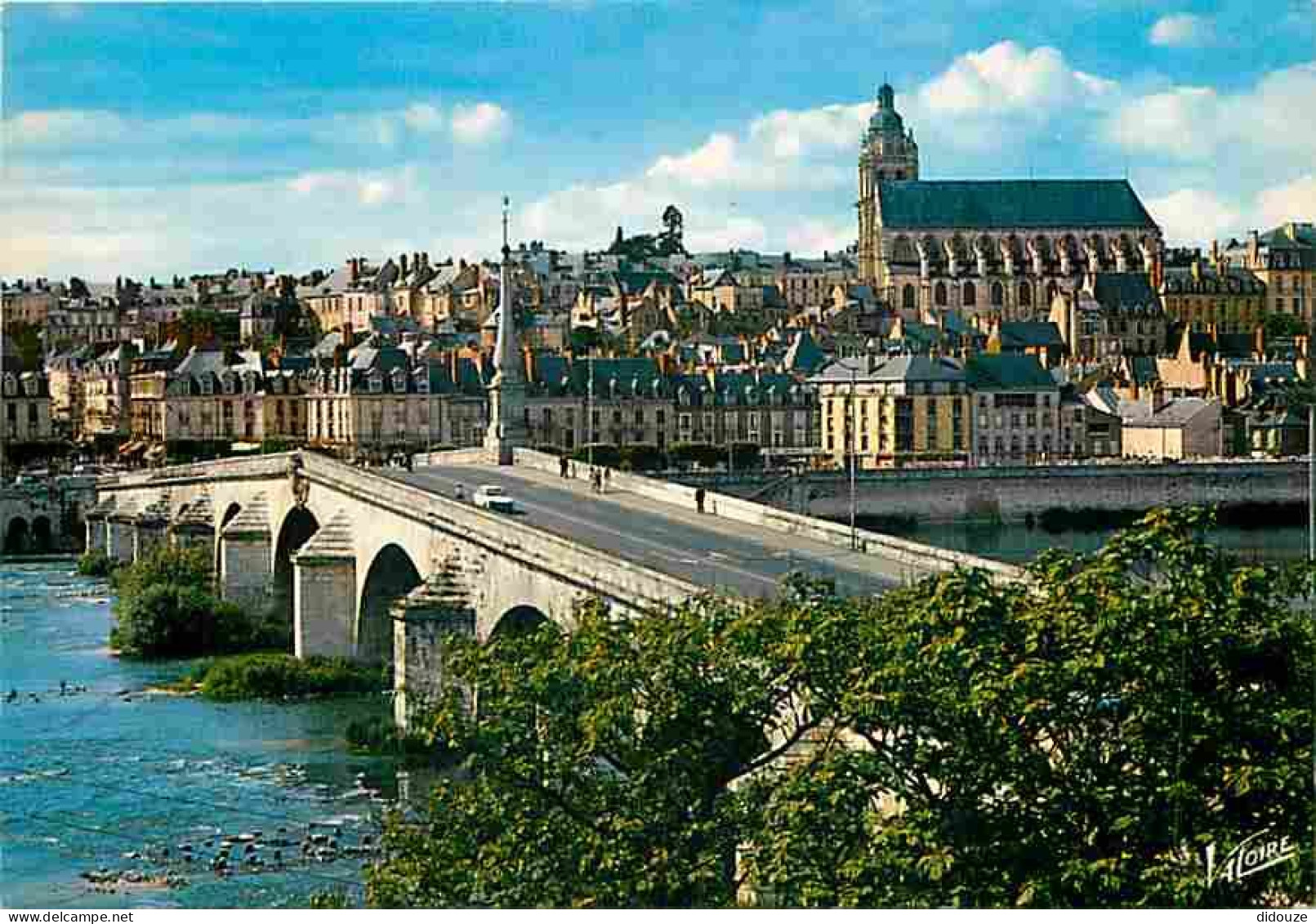 41 - Blois - Le Pont Sur La Loire Et Au Second Plan La Cathédrale Saint-Louis - CPM - Voir Scans Recto-Verso - Blois