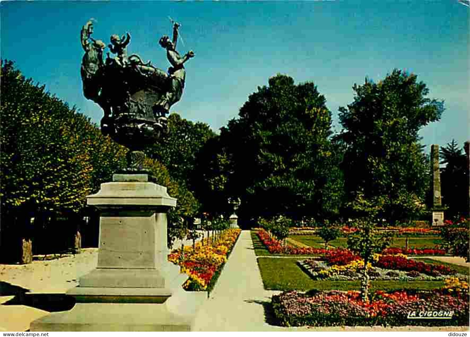 18 - Bourges - Jardins De L'Archevêché - Fleurs - Art Sculpture - CPM - Voir Scans Recto-Verso - Bourges