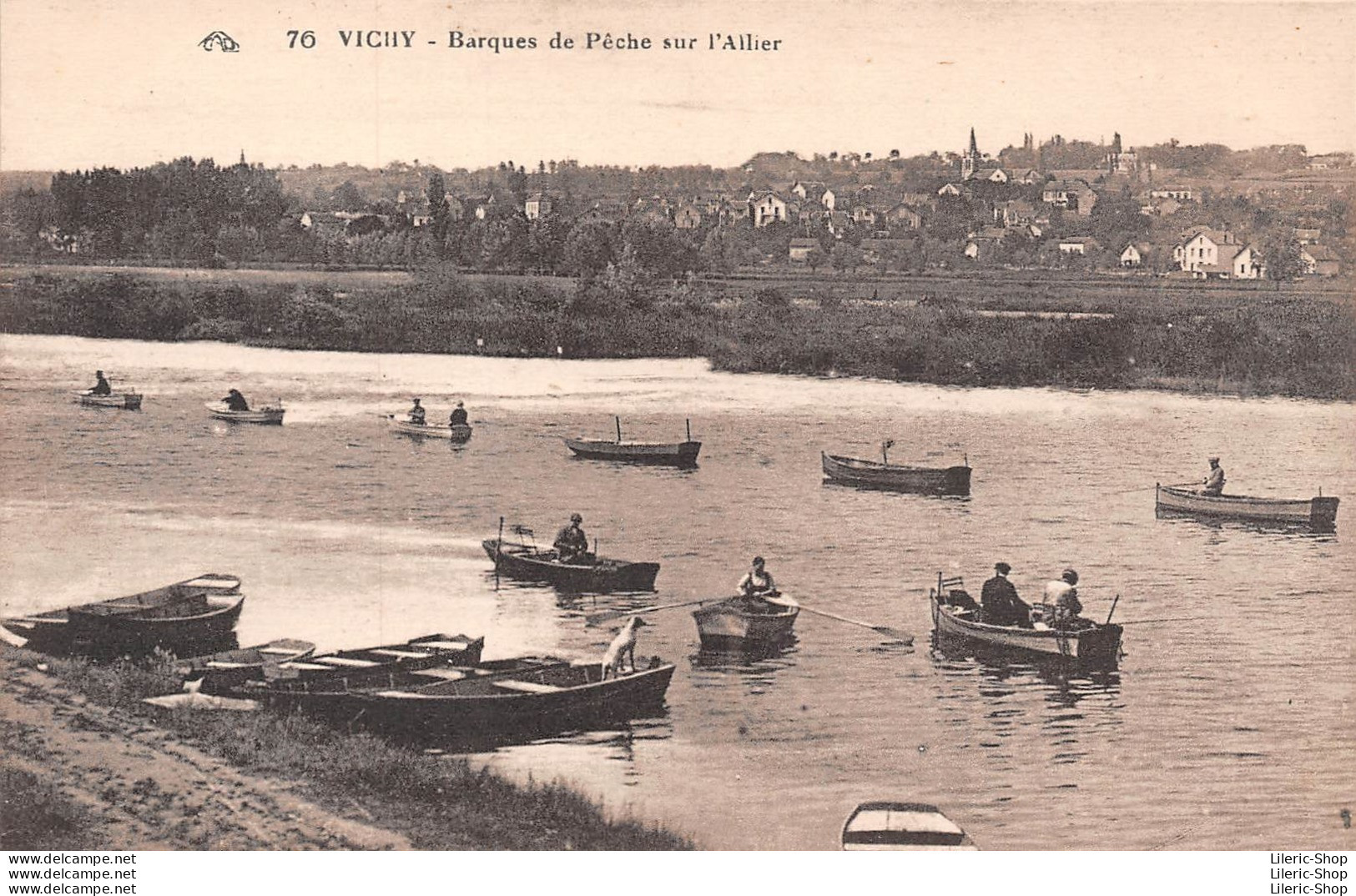 ►VICHY◄03►◄CPA►BARQUES DE PÊCHE SUR L'ALLIER◄±1910►►ÉDIT. CAP No76 - Vichy