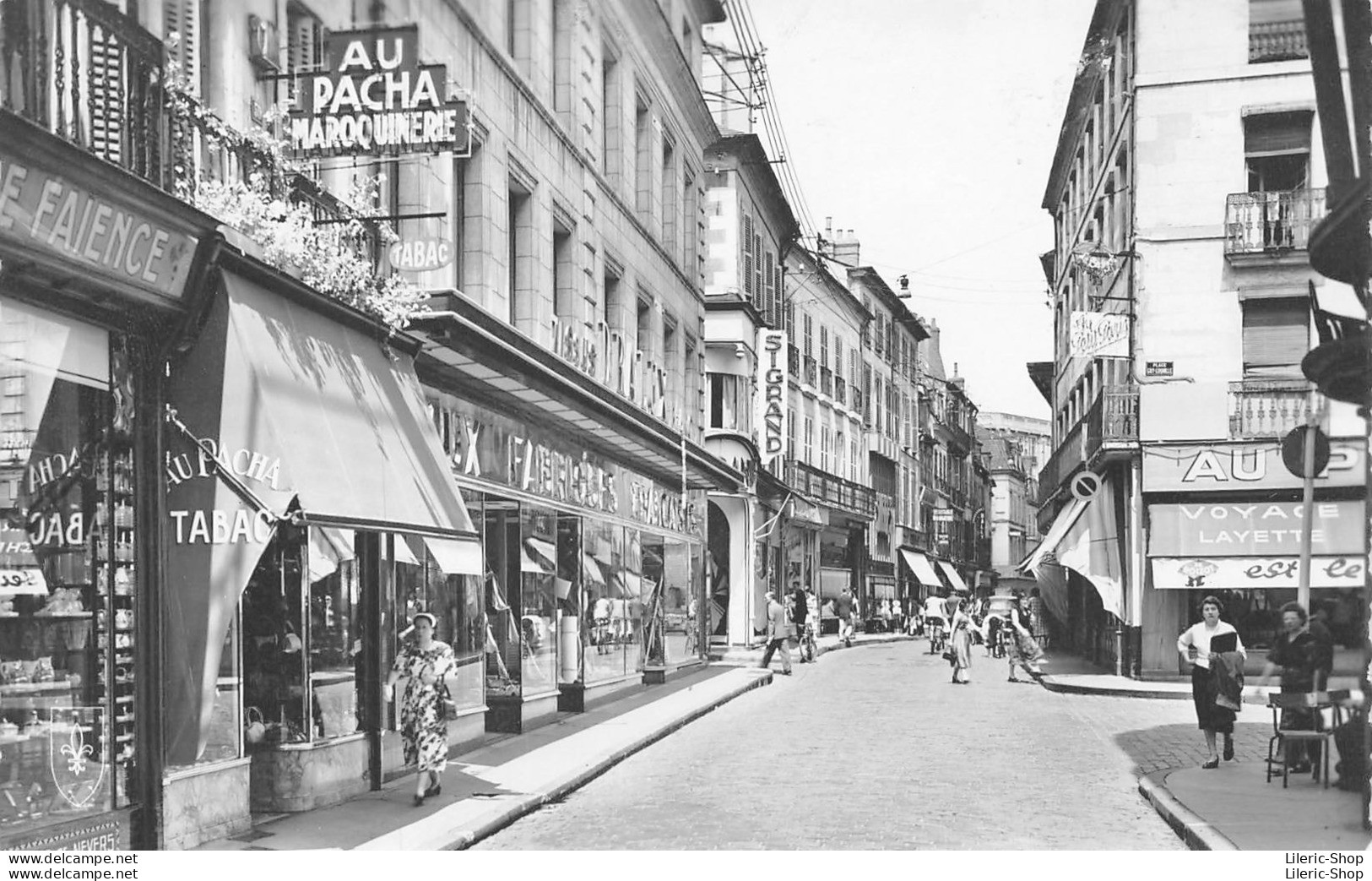 NEVERS (58) -  Rue Du Commerce -  En 1956 -  Maroquinerie - Tabac à L' Enseigne " Le Pacha" - Éditions Du Lys Cpsm - Nevers