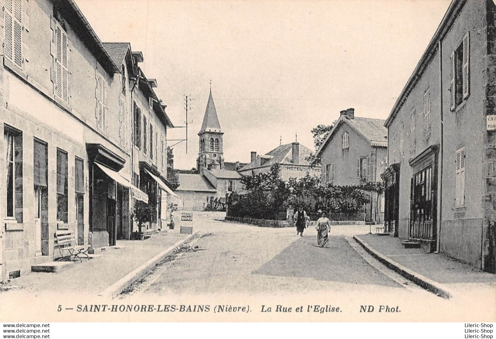 SAINT-HONORÉ-LES-BAINS  (58) - La Rue Et L'Église Et à Sa Droite L'Hotel Des Thermes - Éditions  ND - Saint-Honoré-les-Bains