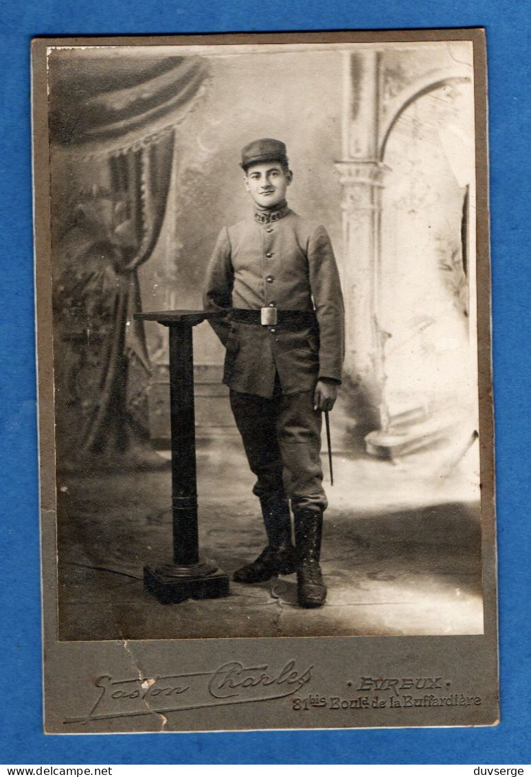 Photo Militaire Soldat Du 28eme Regiment D' Infanterie Photographie Charles Evreux (format 11cm X 16,5cm) Pli Voir Scans - Guerre, Militaire