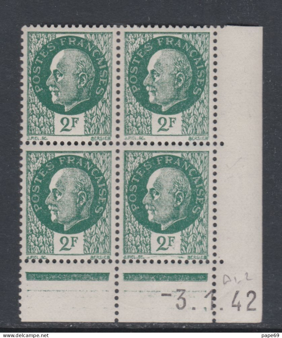 France N° 518 XX : Type Mal Pétain : 2 F. Vert En Bloc De 4 Coin Daté Du 3 . 1 . 42 ; Ss Point Blanc ; Sans Char., TB - 1940-1949