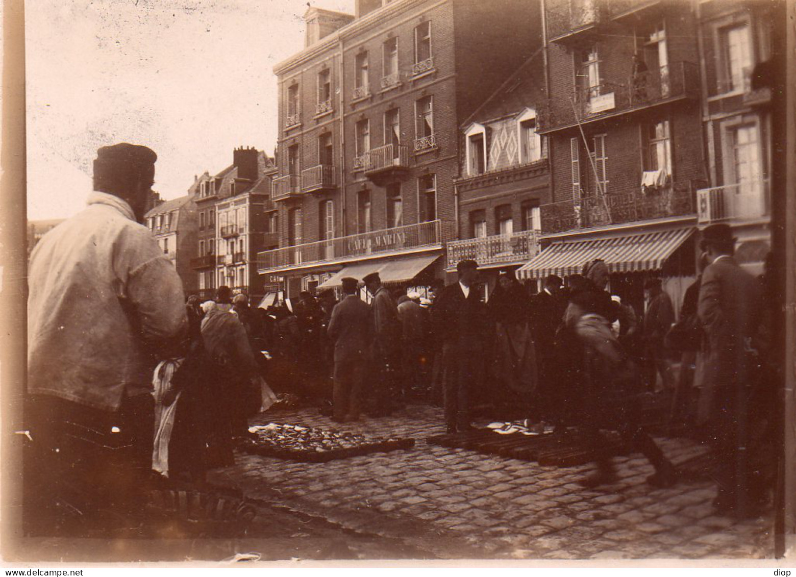 Photo Vintage Paris Snap Shop -foule Crowd P&ecirc;cheur Sinner March&eacute; Market  - Professions