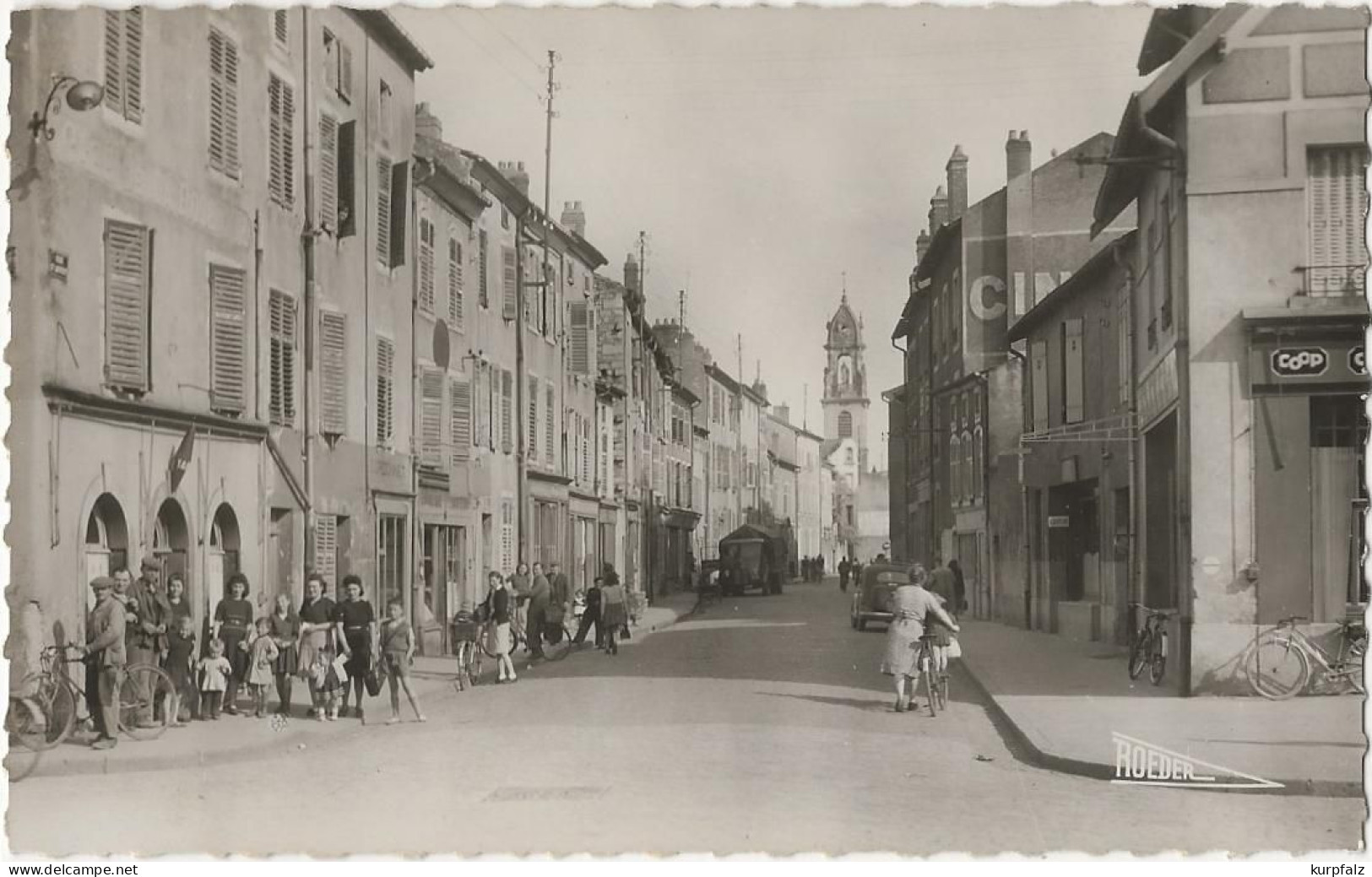 CPA Pont-à-Mousson - Rue Saint-Laurent, COOP, Gens, Enfants, Cyclistes,  Non Circulé - Pont A Mousson