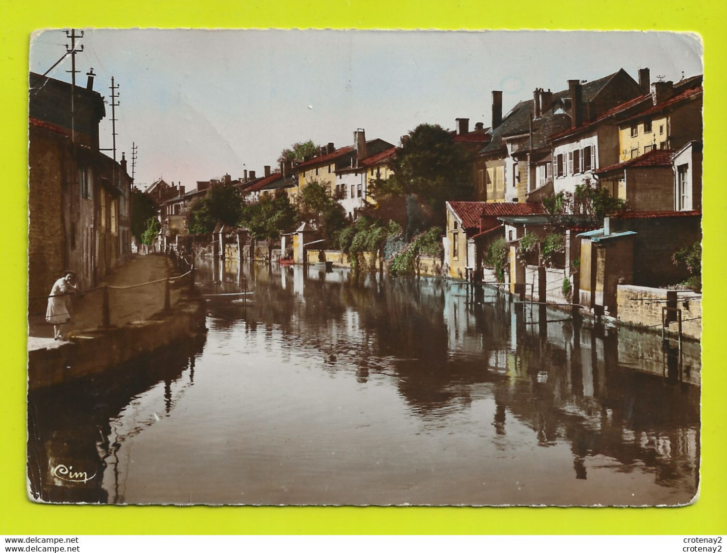 52 Joinville N°6 En Flanant Sur Les Bords De La Marne Femme Accoudée à La Rambarde En 1957 - Joinville