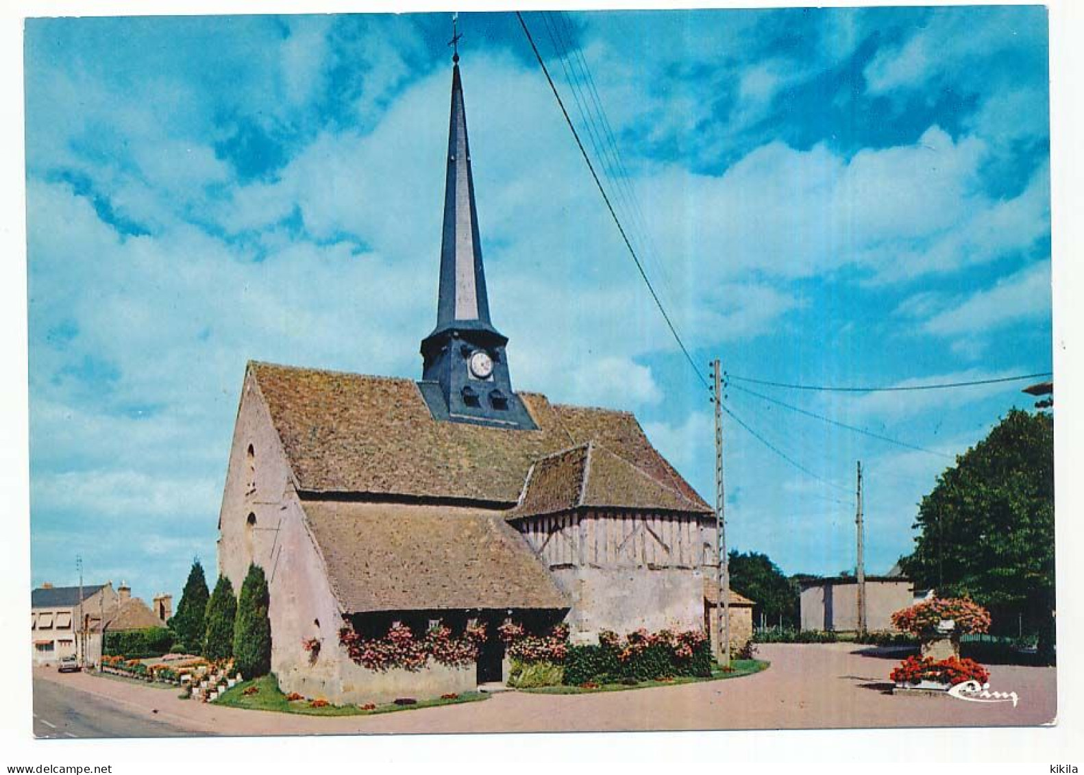 CPSM / CPM 10.5 X 15  Loiret ISDES Le Village Fleuri - L'Eglise - Autres & Non Classés