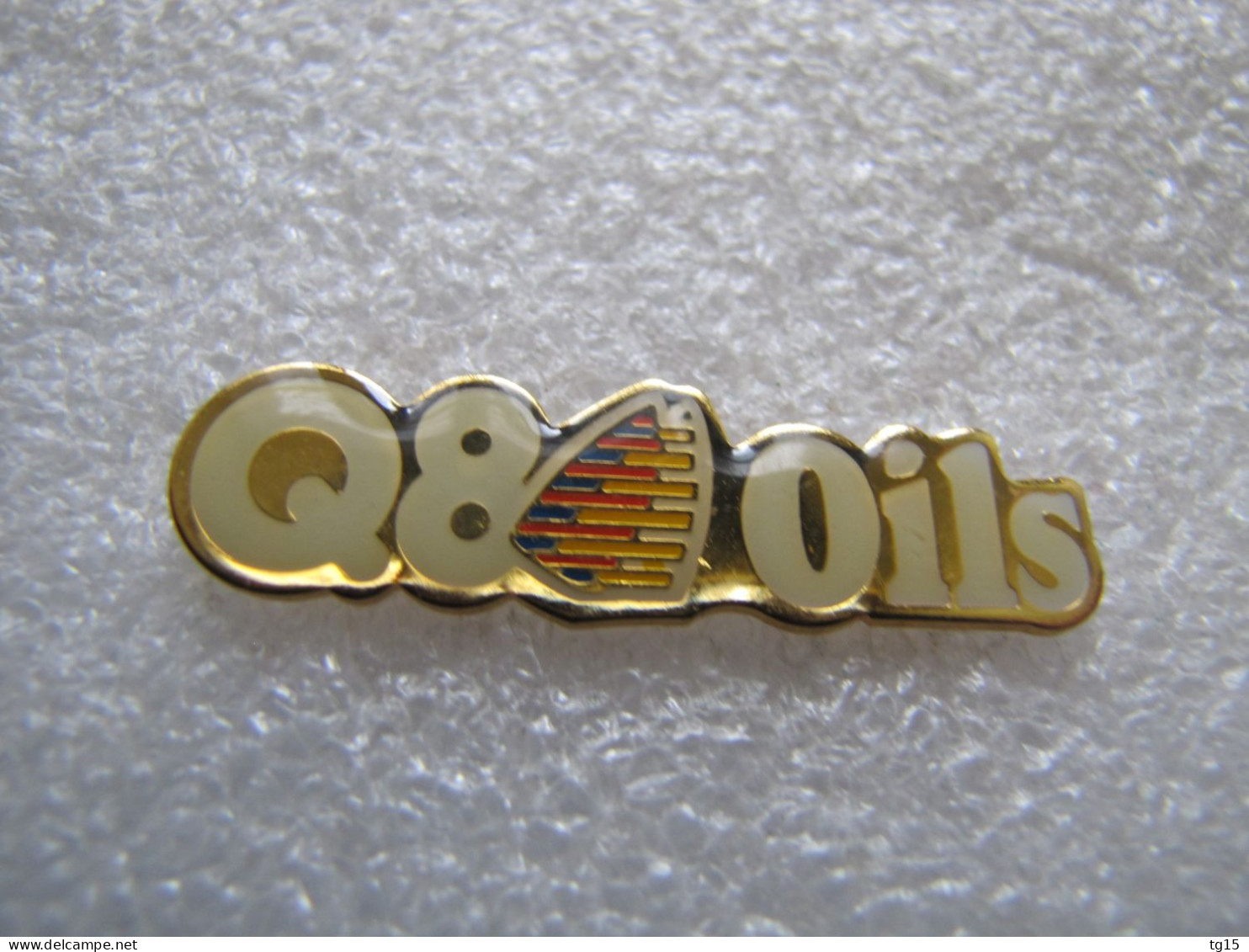 PIN'S   Q8   OILS - Carburants