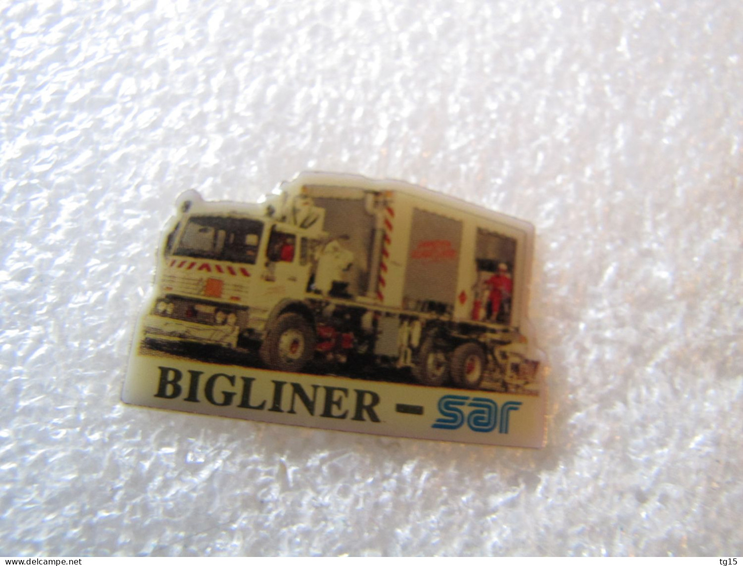 PIN'S  CAMION  RENAULT   BIGLINER  SAR - Transports