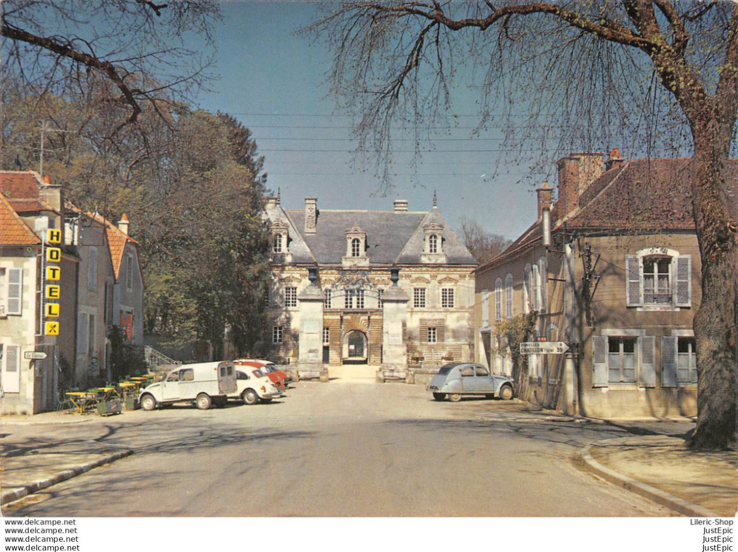 [89] Yonne > Tanlay - L'entrée Du Château - Automobiles - Tanlay