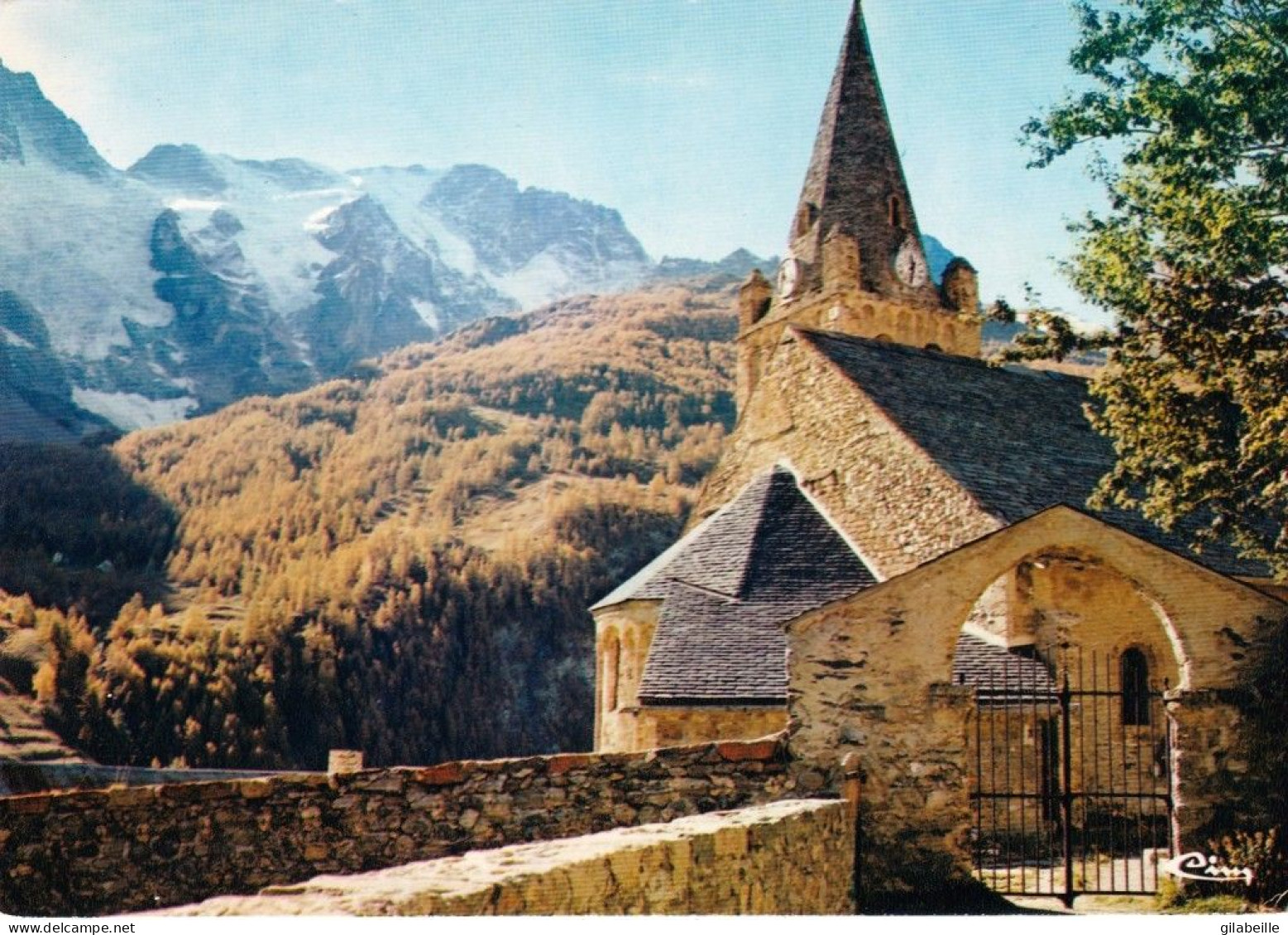 05 - Hautes Alpes - LA GRAVE  En OISANS -  Entrée De L Eglise Romane -  Au Fond Le Rateau - Autres & Non Classés