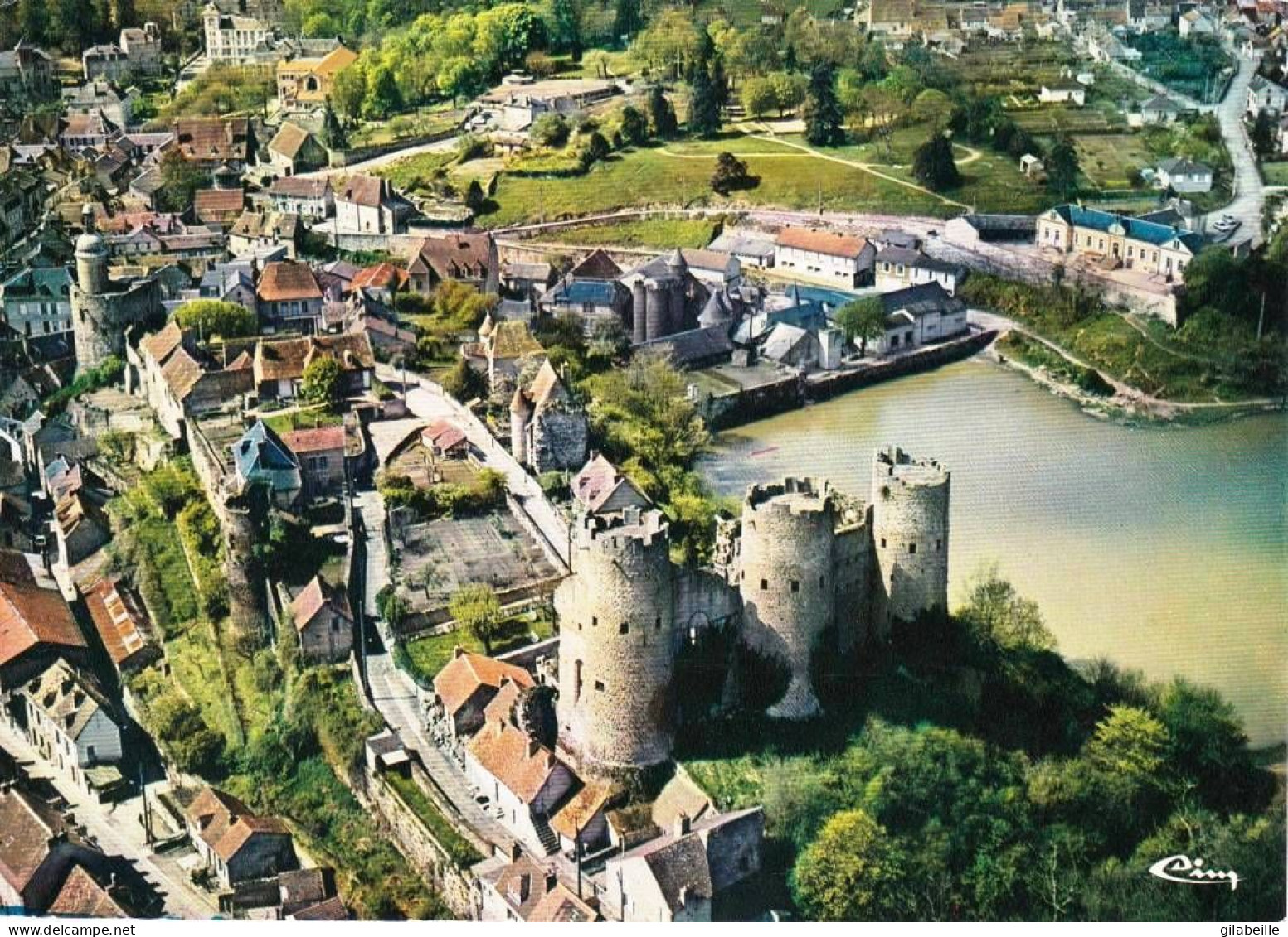 03 - Allier -  BOURBON L ARCHAMBAULT -  Le Chateau Et Vue Generale Aerienne - Bourbon L'Archambault