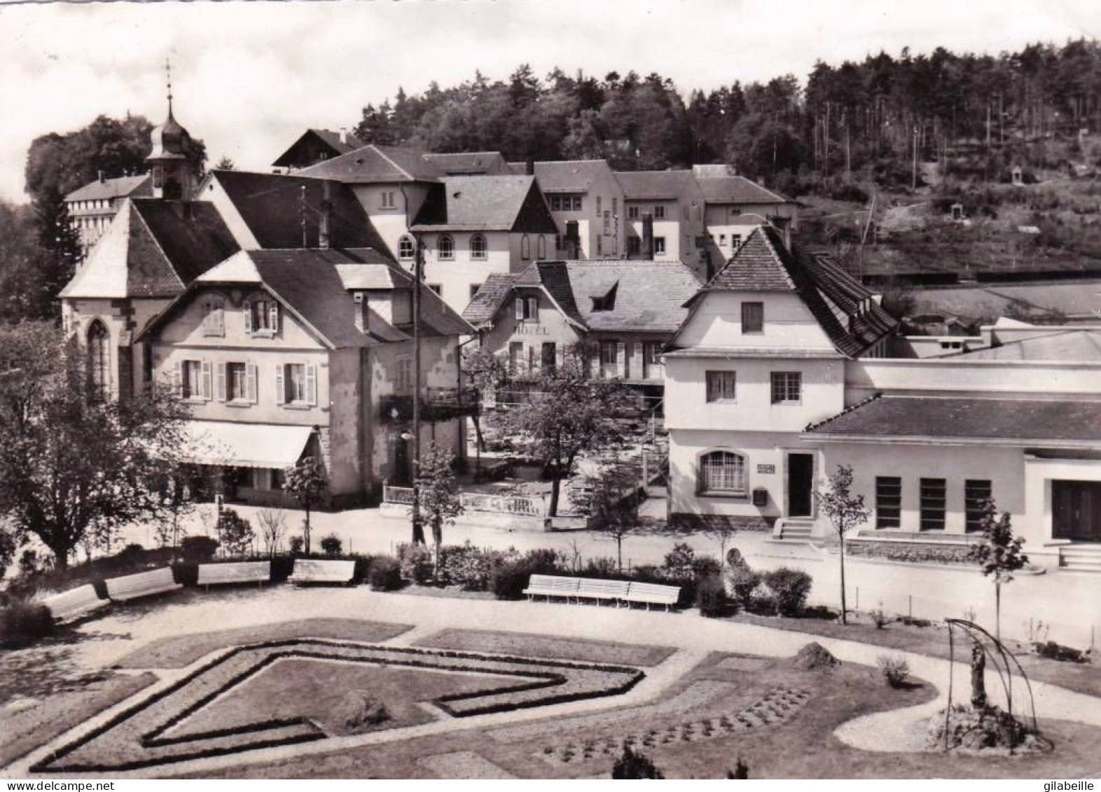 68 - Haut Rhin -  TROIS EPIS ( Ammerschwihr, Turckheim Et Niedermorschwihr ) - La Place Du Village - Trois-Epis