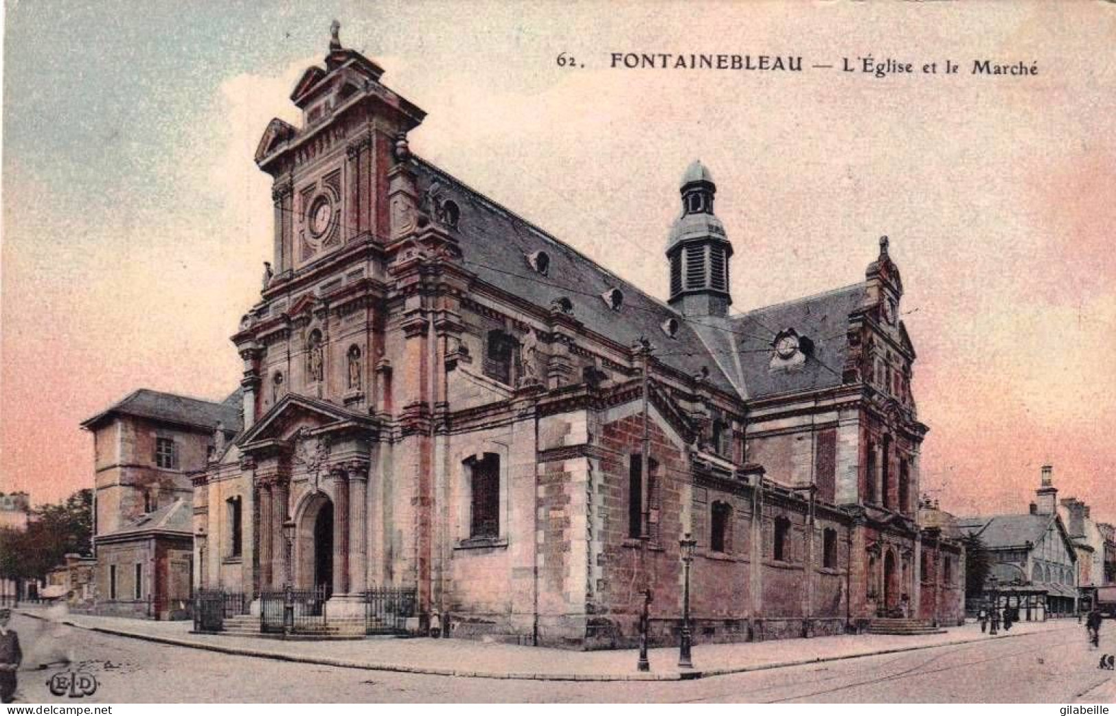 77 - Seine Et Marne -  FONTAINEBLEAU - L église Et Le Marché - Fontainebleau