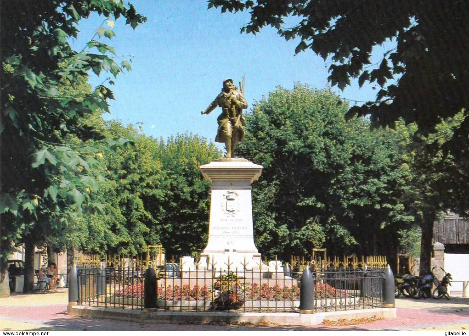 21 - Cote D Or - SEURRE - Le Monument Aux Morts - Autres & Non Classés