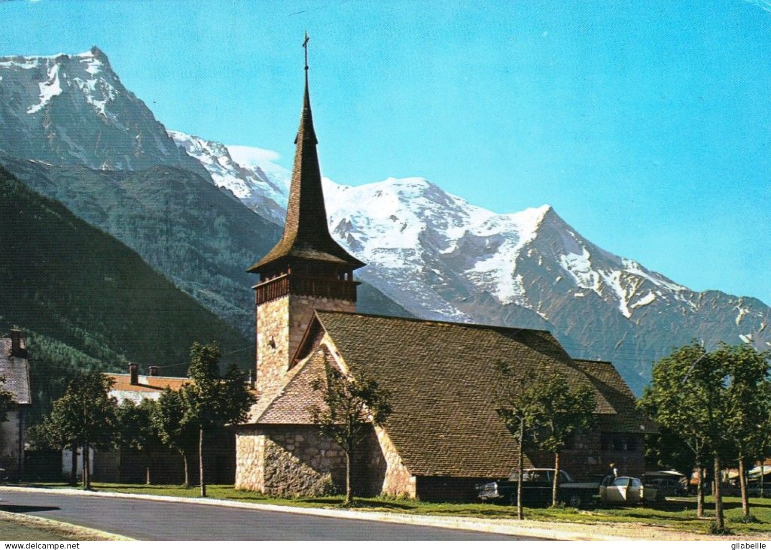 74   -  Haute Savoie - CHAMONIX  - Eglise Des Praz Et Massif Du Mont Blanc - Chamonix-Mont-Blanc
