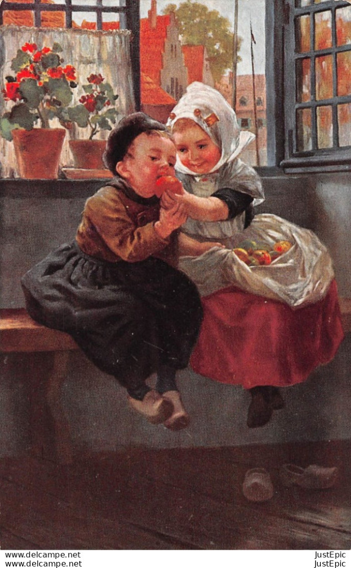 Enfants/ Children / Éditions KE Série 1808 - Fillette Offrant Une Pomme à Un Petit Garçon CPA - Portraits