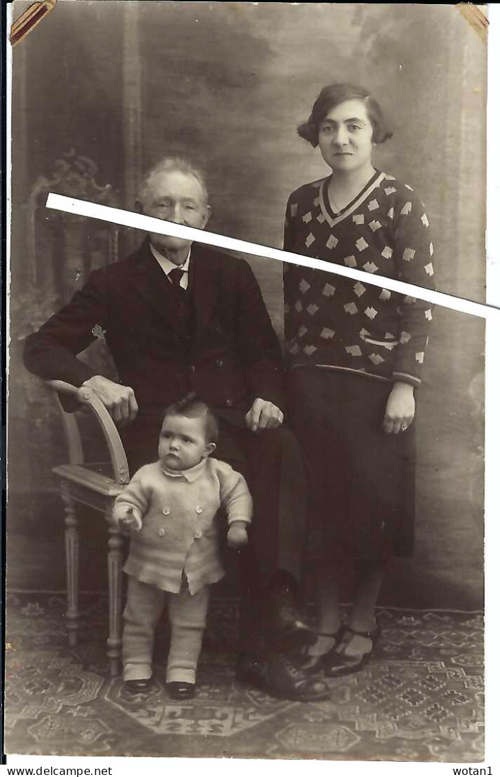 Carte Photo : Famille De GHLIN Le 18-2-1933 (ligne Blanche Fictive) - Mons