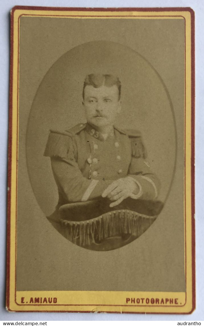 CDV Photographie Ancienne - Portrait Soldat 93e RI - Photographe E. Amiaud La Roche Sur Yon - Guerre, Militaire