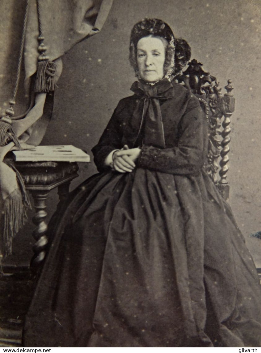 Photo CDV Breuil, Bar Le Duc - Femme âgée à La Coiffe, Coiffure Avec Anglaises, Second Empire, Ca 1860-65 L680 - Anciennes (Av. 1900)