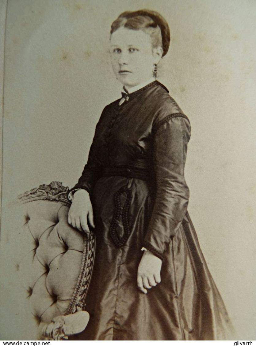 Photo CDV Arnould & Bernier, Brest - Jeune Fille,second Empire, Ca 1865 L680 - Anciennes (Av. 1900)