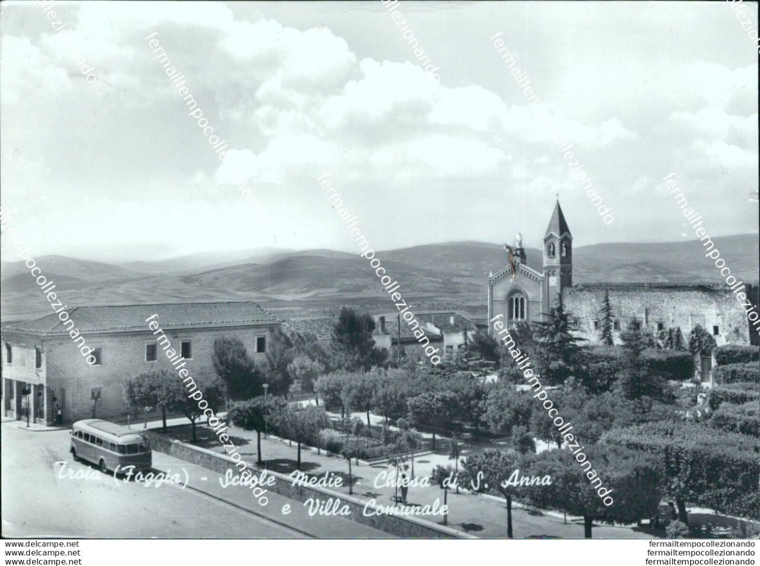 Bf547 Cartolina Troia Scuole Medie Chiesa Di S.anna E Villa Comunale Foggia - Foggia