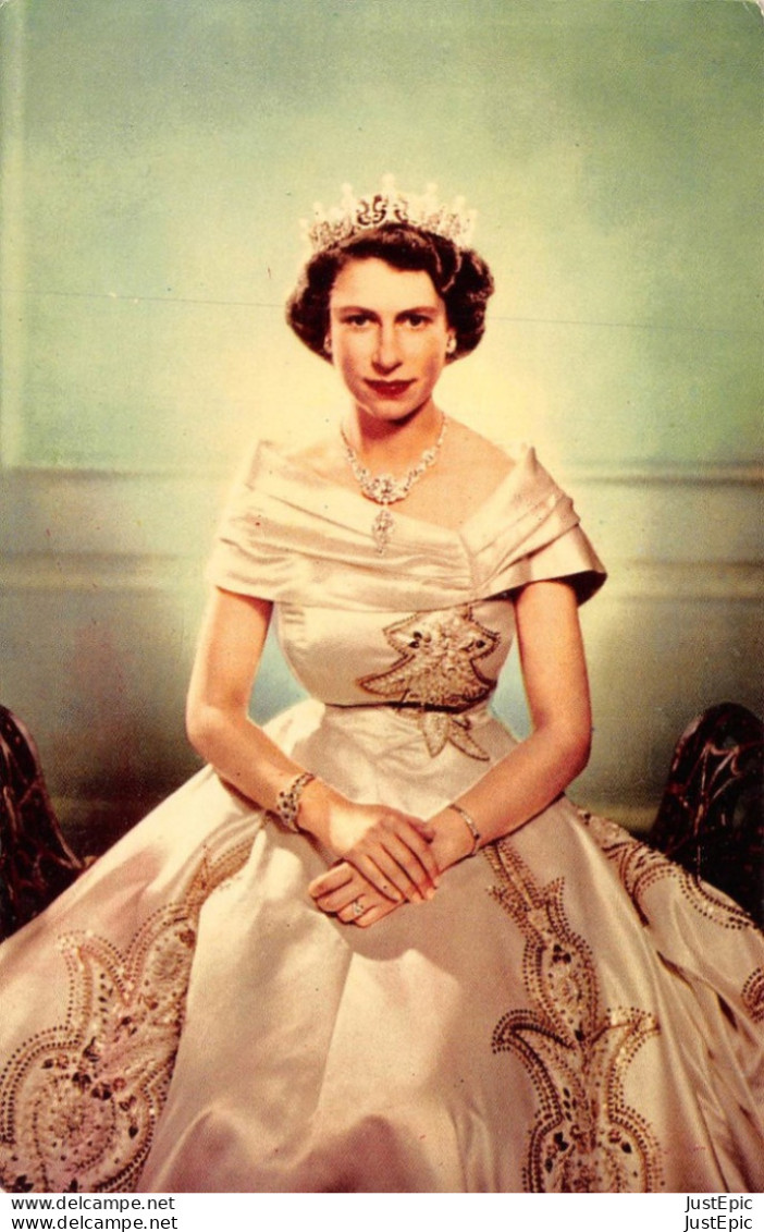 H.M. Queen Elisabeth II.distributed By Curtis Ditributing Co., Ltd., Toronto, Canada CPSM PF - Royal Families