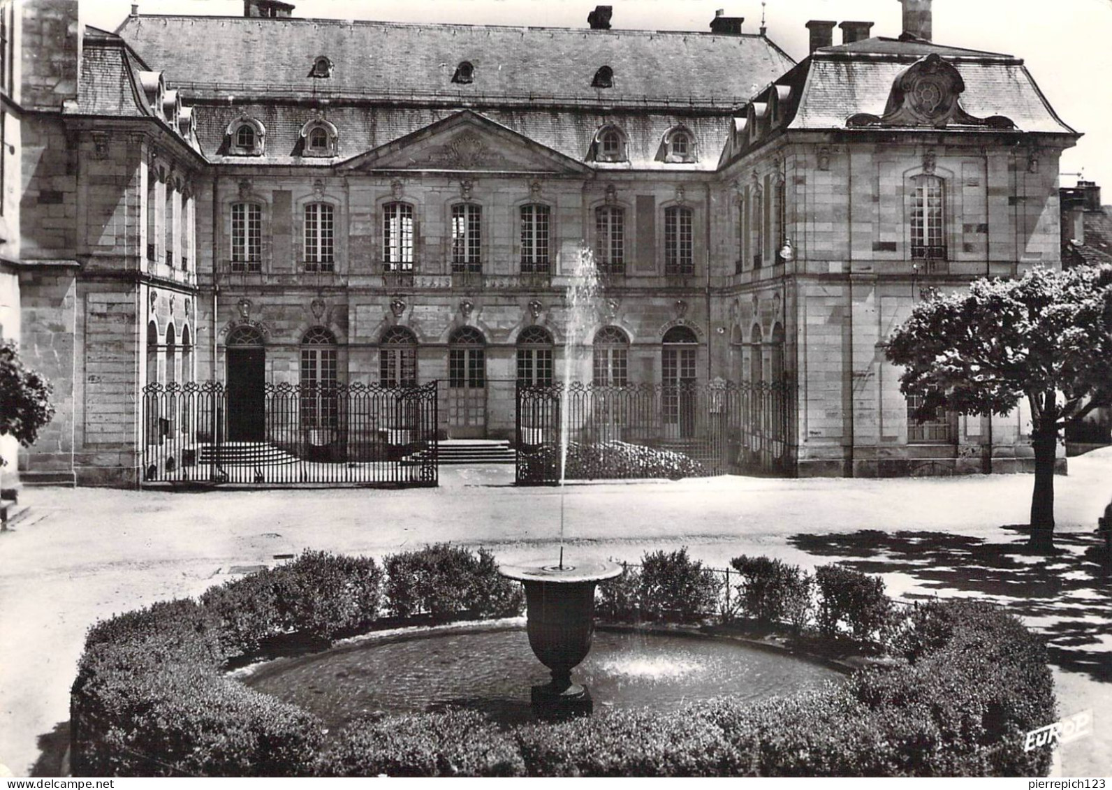 88 - Remiremont - Ancien Palais Abbatial - Place De Mesdames - Remiremont