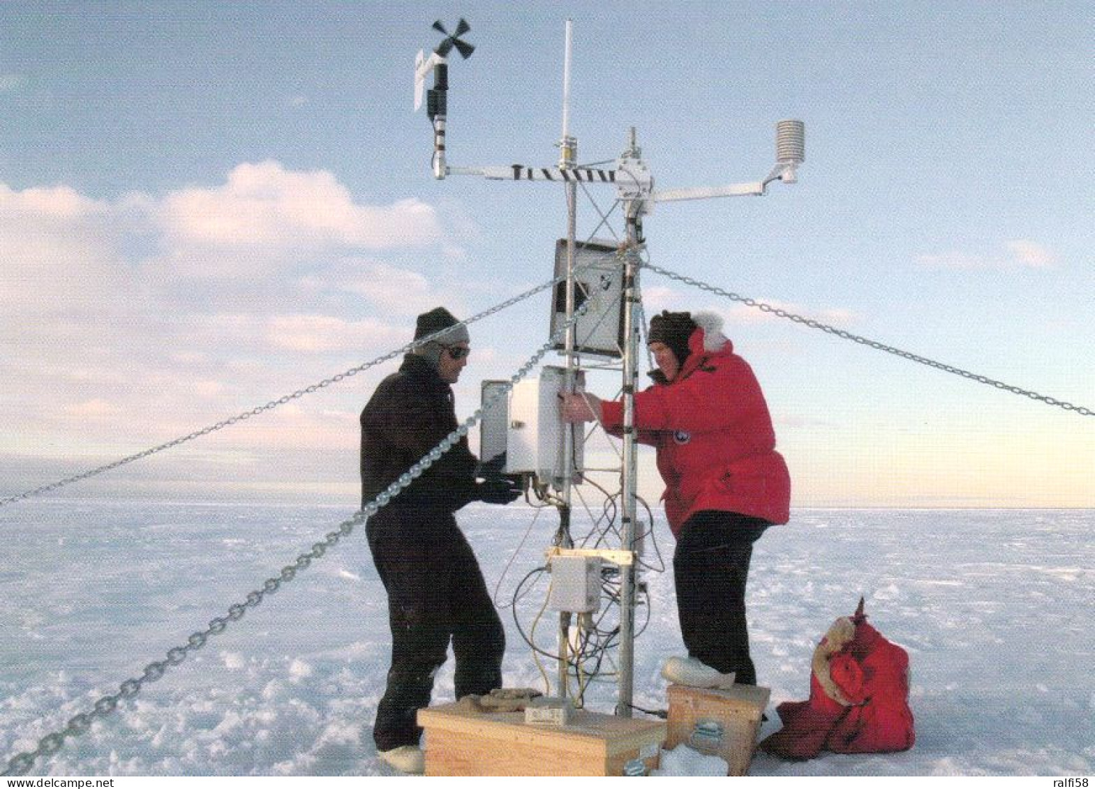 1 AK Antarctica / Antarktiis * Researchers Install Weather And GPS Instruments On Iceberg B-15A * - Andere & Zonder Classificatie