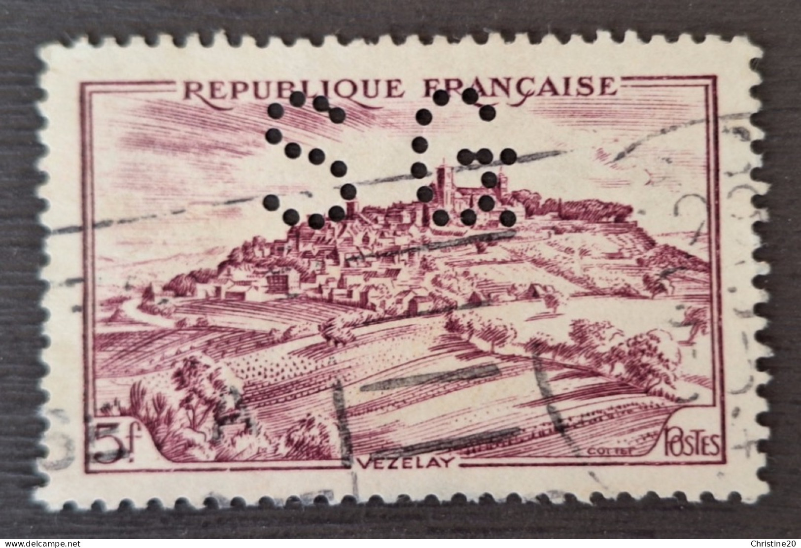 France 1946 N°759 Ob Perforé S.G TB - Gebruikt