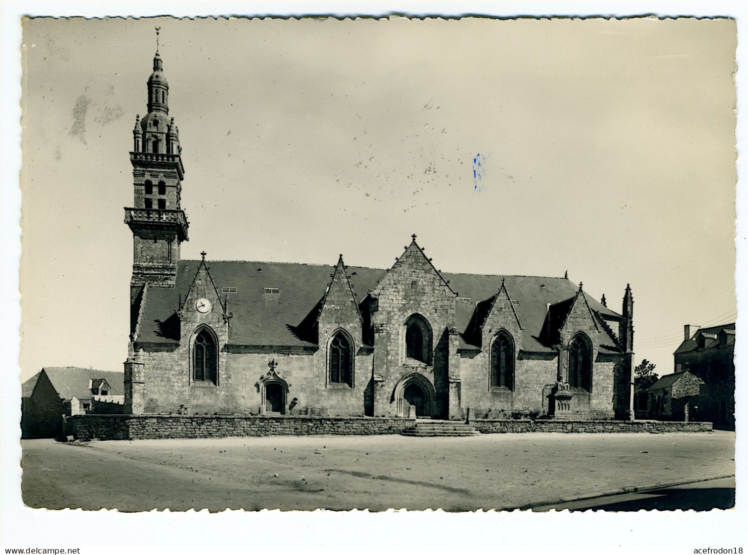 GOURIN (Morbihan) - L'église Et Le Calvaire - Gourin