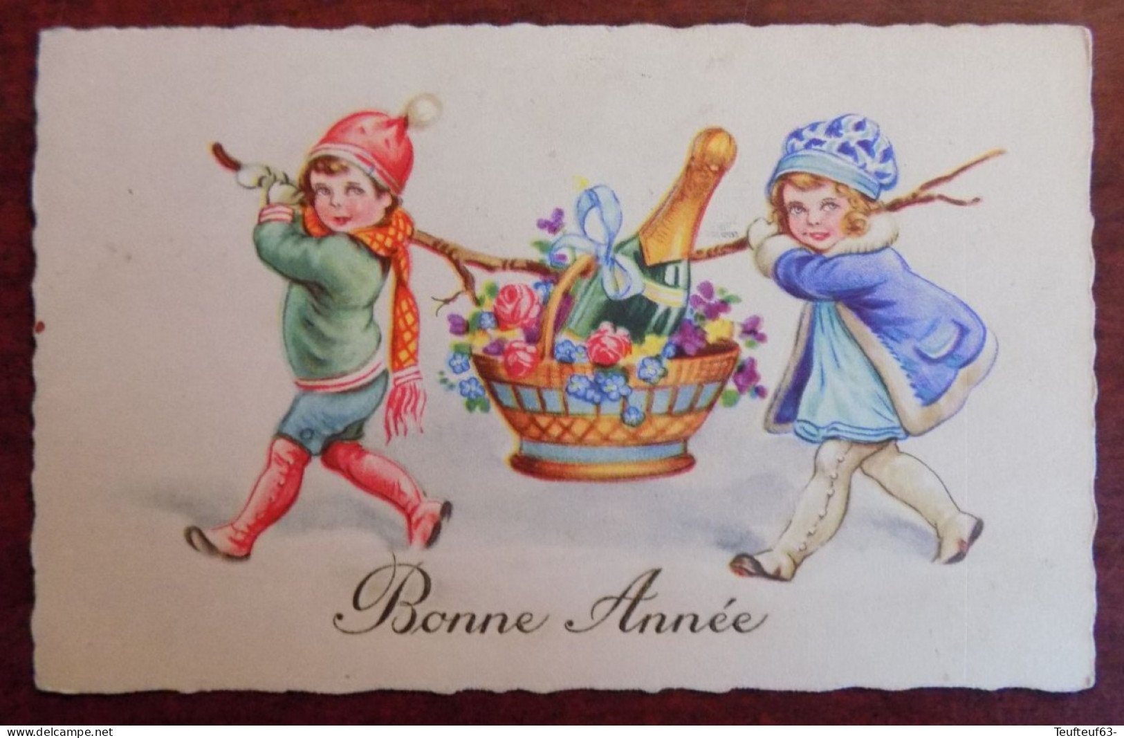 Cpa Bonne Année - 2 Enfants Transportant Une Grosse Bouteille De Champagne - Bonnet Rouge 1933 - Nouvel An