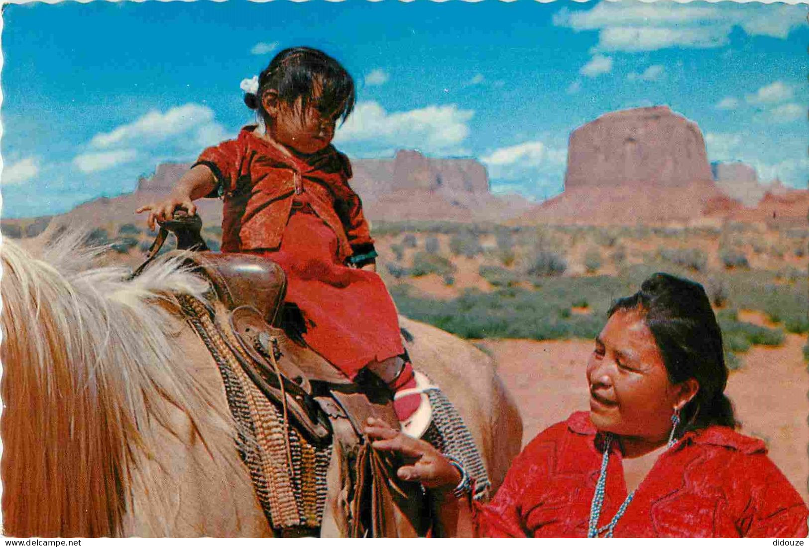 Indiens - Navajos - Arizona - Monument Valley - A Typical Navajo Motner Beside Her Daughter On The Family Horse Their Ma - Native Americans