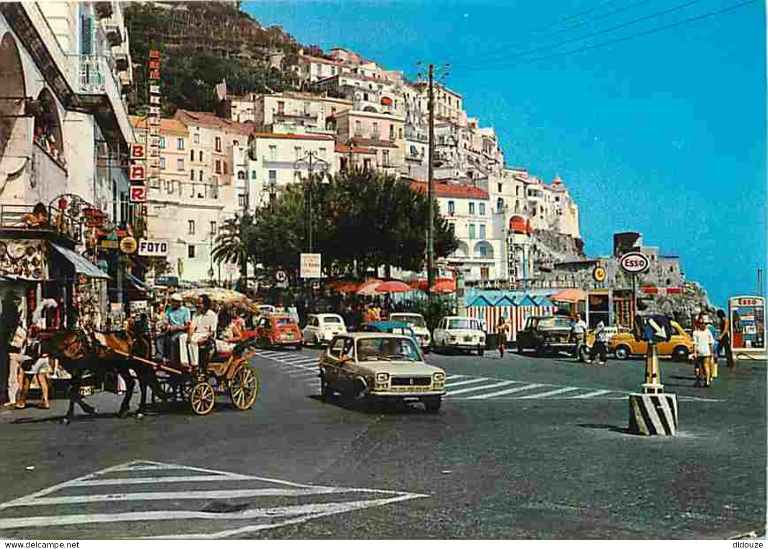 Automobiles - Italie - Amalfi - Panorama - Via Roma - Voir Timbre - CPM - Voir Scans Recto-Verso - Voitures De Tourisme