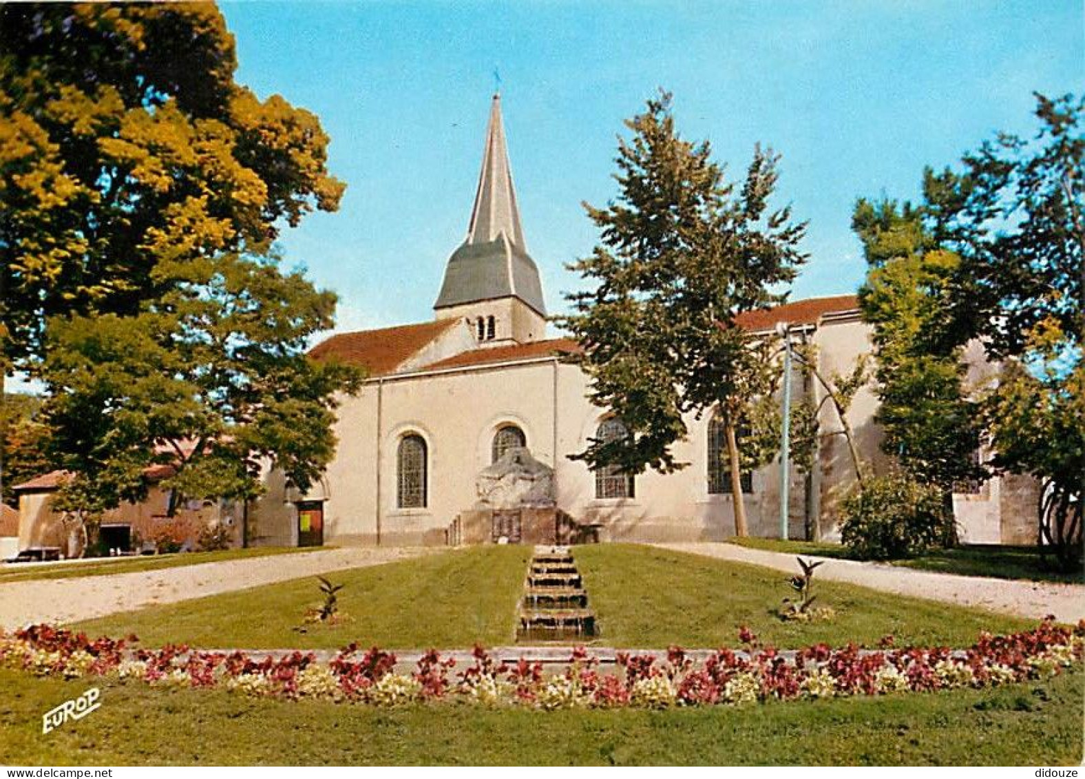 88 - Contréxeville - Eglise St Epvre Et Monument Aux Morts - Fleurs - Carte Neuve - CPM - Voir Scans Recto-Verso - Contrexeville