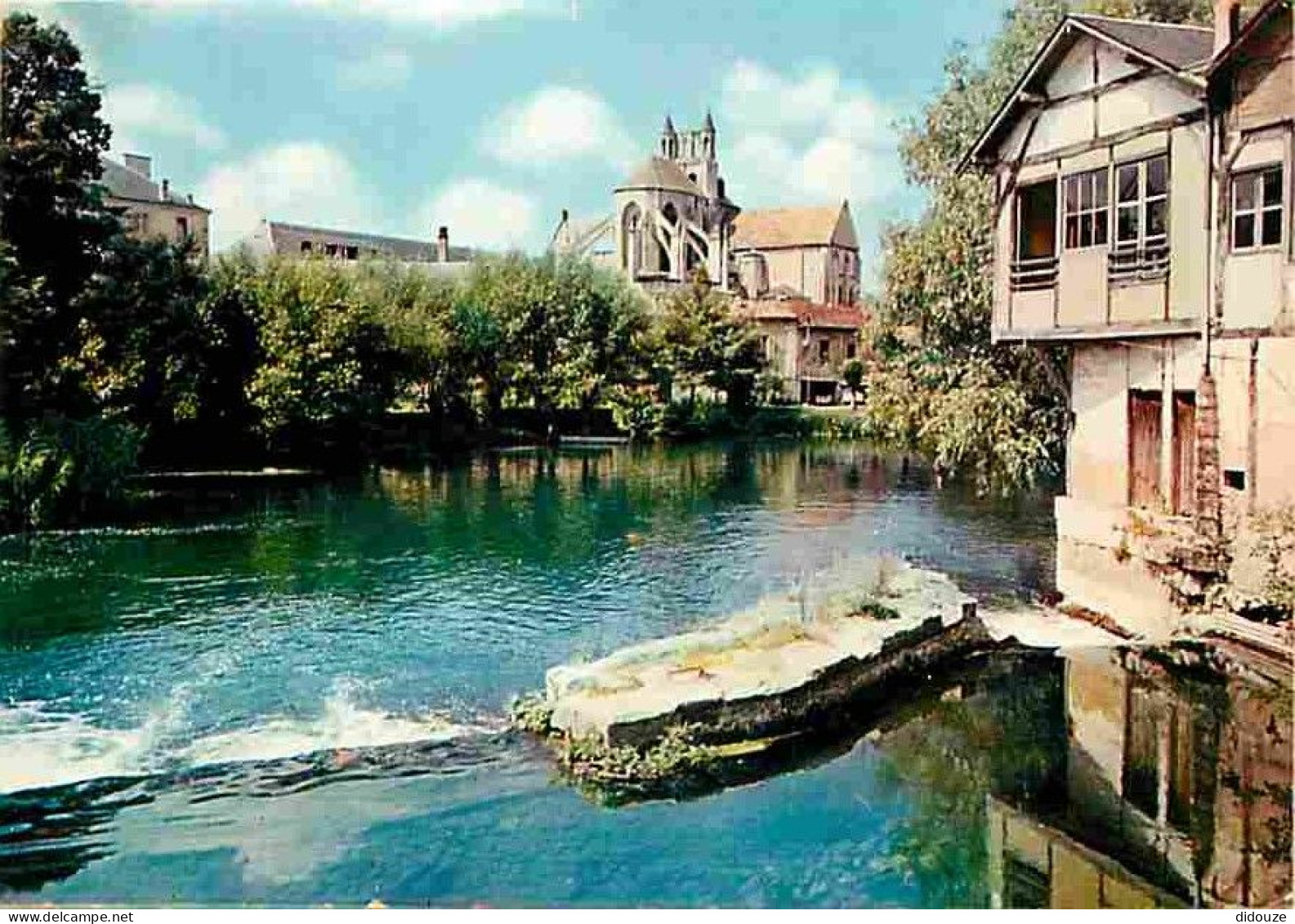 86 - Poitiers - Le Clain - L'Eglise De Montierneuf - CPM - Voir Scans Recto-Verso - Poitiers