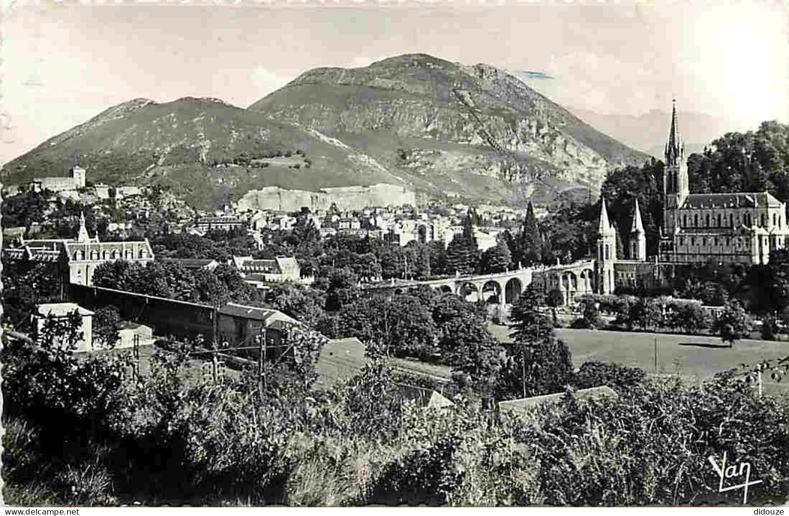 65 - Lourdes - Ville Connue Pour Son Pèlerinage Chrétien - CPA - Voir Scans Recto-Verso - Lourdes