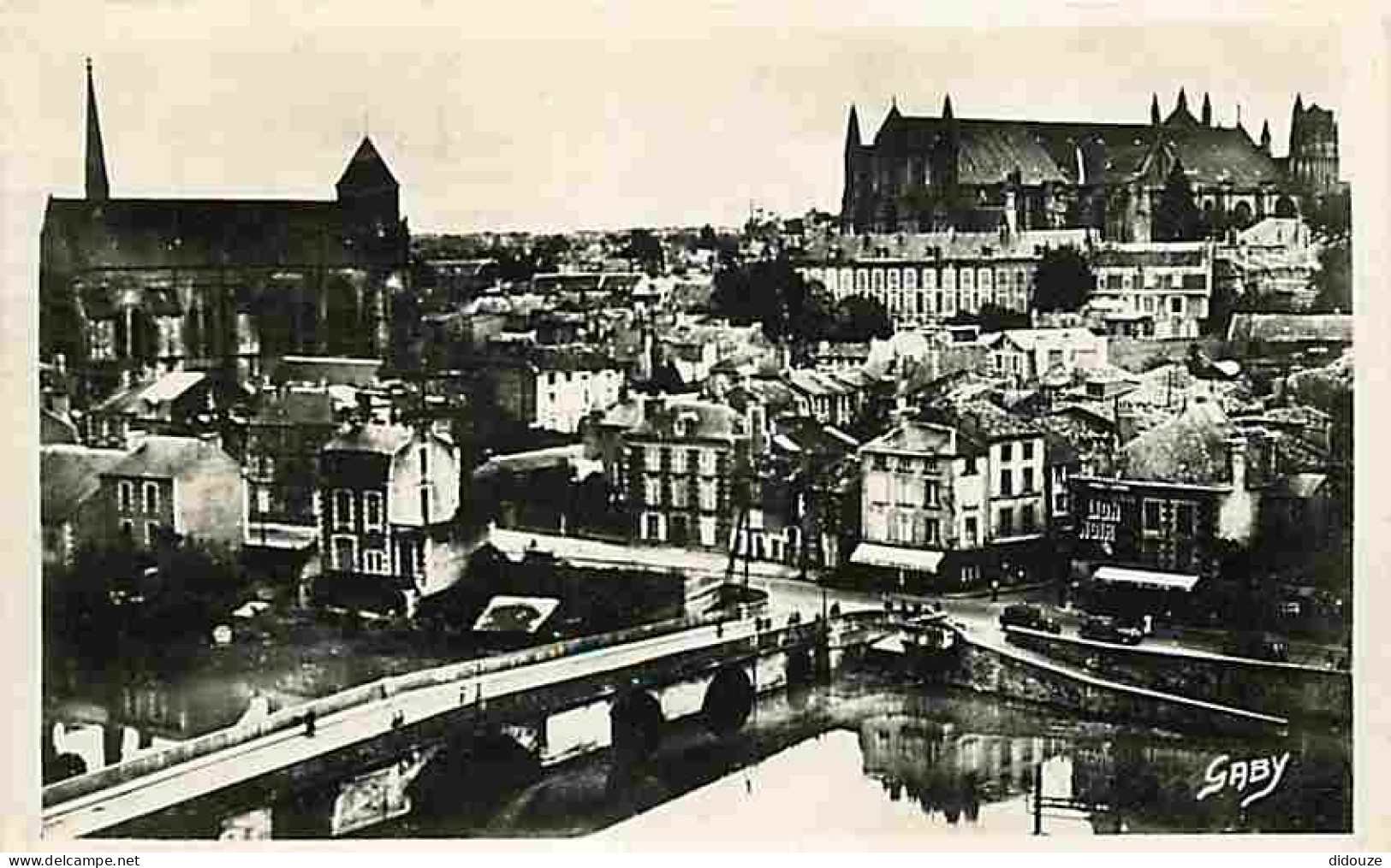 86 - Poitiers - Pont Joubert Sur Le Clain - L'Eglise Sainte Radegonde - La Cathédrale Saint Pierre - Voir Timbre - CPM - - Poitiers