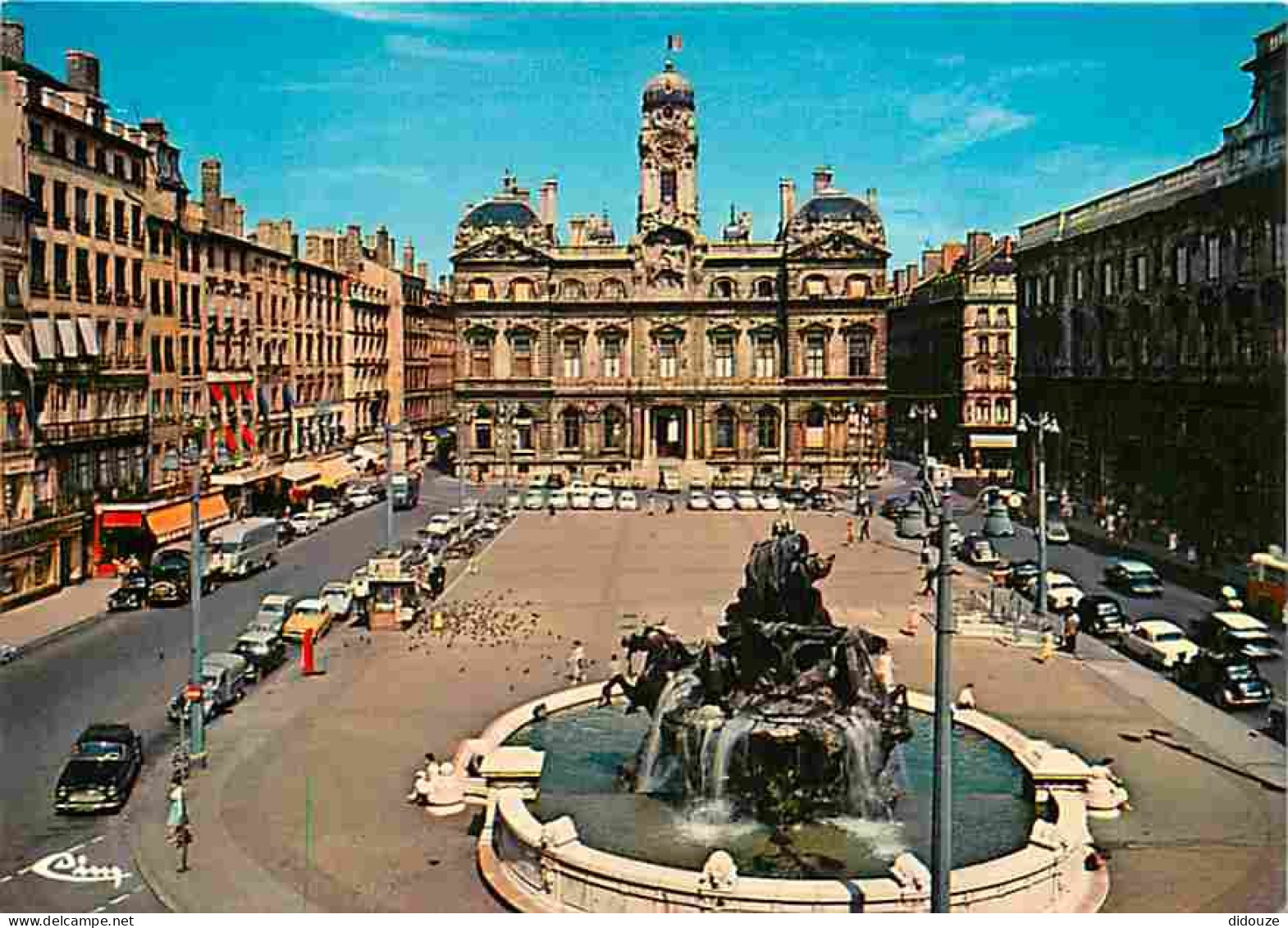 69 - Lyon - Place Des Terreaux - Fontaine Bartholdi - Hotel De Ville - Automobiles - Tramway - Carte Neuve - CPM - Voir  - Autres & Non Classés