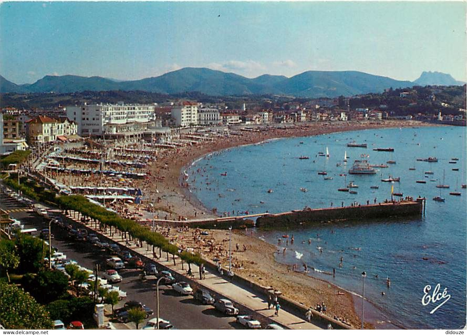 64 - Saint Jean De Luz - La Grande Plage Et La Chafne Des Pyrénées  Au Fond  Les Monts Espagnols - Automobiles - CPM - V - Saint Jean De Luz